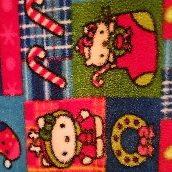 Hello Kitty Window curtain drape panel and bonus fleece blanket - Picture 11 of 14